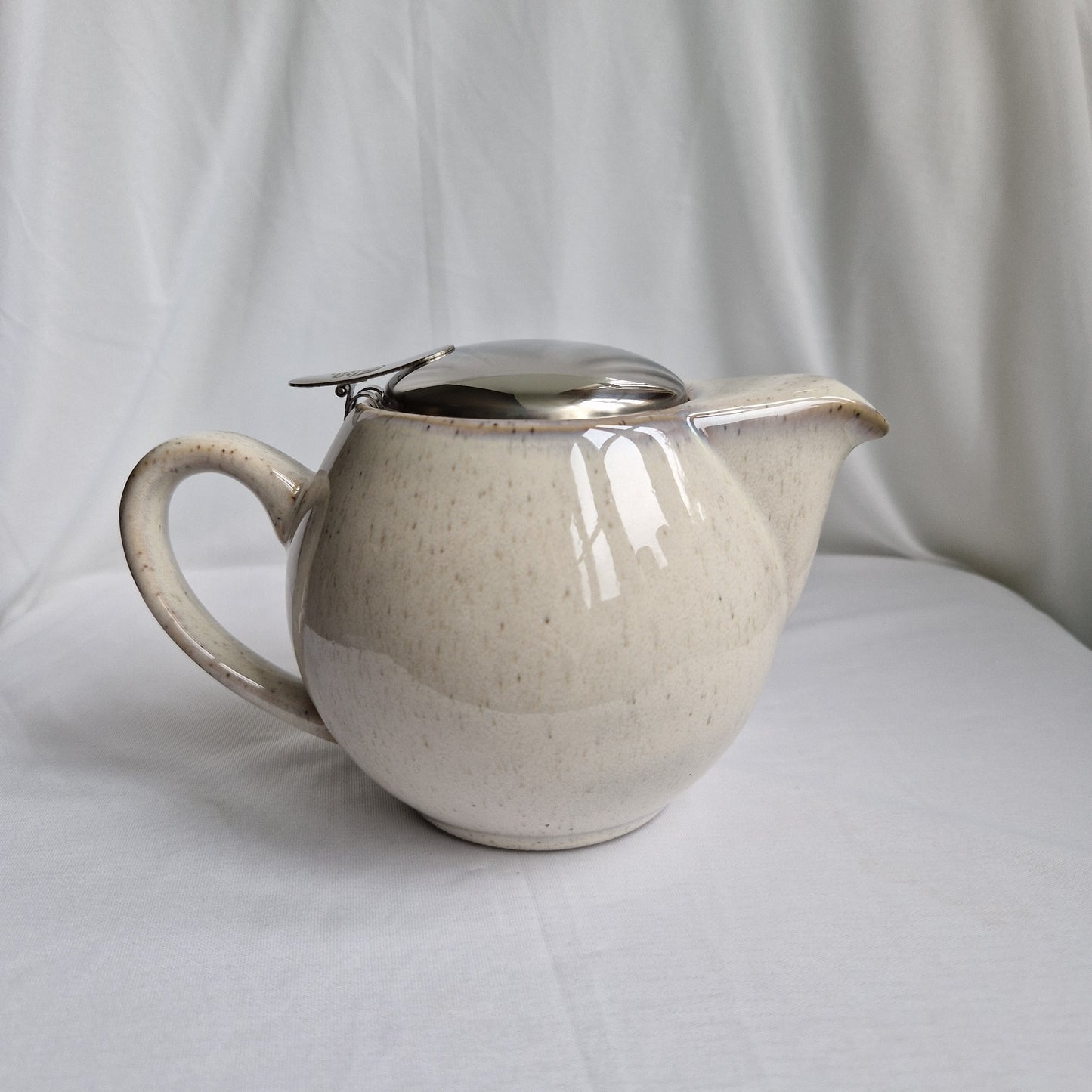 Saara Teapot - 2 colours available