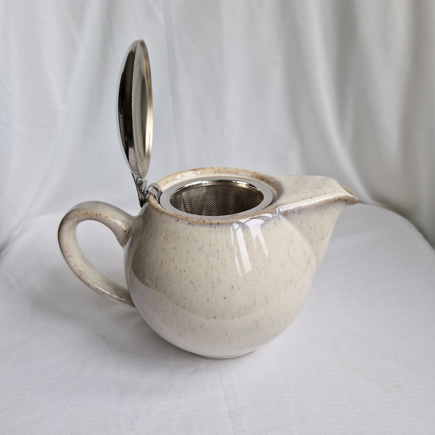 Saara Teapot - 2 colours available