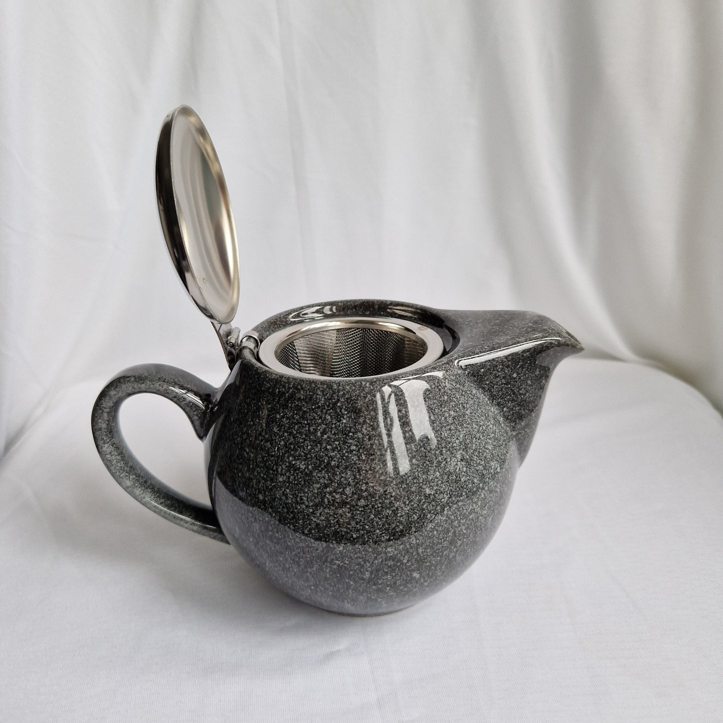 Saara Teapot - 2 colours available